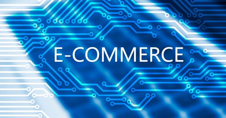 Mot E COMMERCE sur un fond bleu avec un design de circuits électroniques numériques