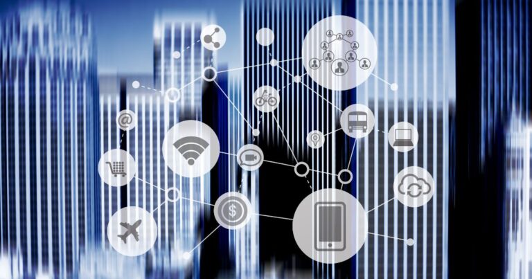 Illustration de la connectivité IoT avec des icônes représentant divers services Wi Fi smartphone transport cloud finance reliés par un réseau devant des gratte ciels