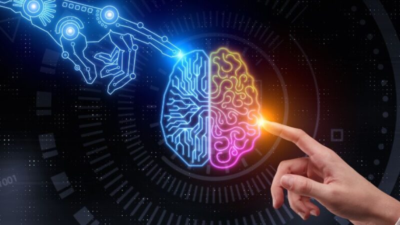 Main humaine et main robotique interagissant avec un cerveau numérique lumineux représentant lIA dans les services juridiques