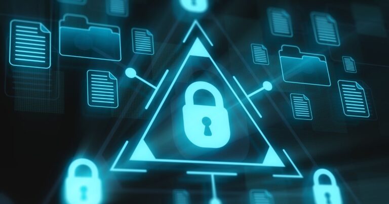 Icône de cadenas au centre dun triangle entouré de dossiers et fichiers numériques symbolisant la sécurité des données