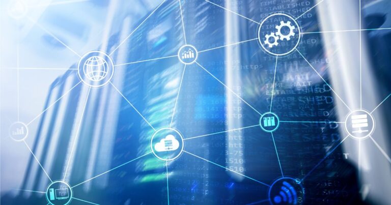 Réseau de cybersécurité illustré par des icônes connectées sur fond de serveurs informatiques