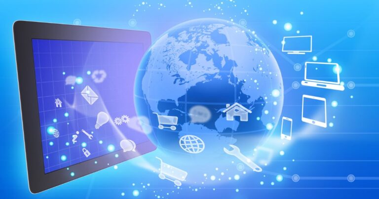 Illustration numérique dun globe terrestre connecté à une tablette et des icônes représentant les réseaux appareils et services en ligne
